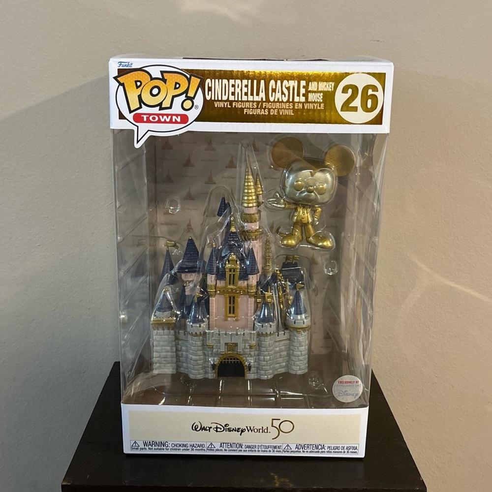Funko Pop! Walt Disney World 50 Anniversary Cinderella Castle & Gold Mickey #26